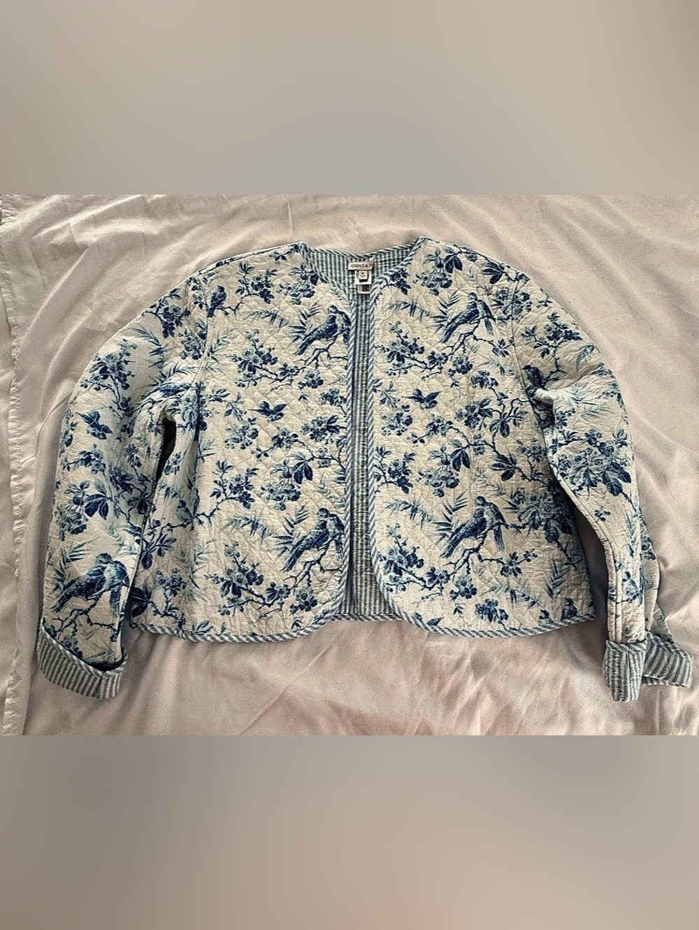 crown & ivy Floral Quilted Jacket in Blue & White Size XL